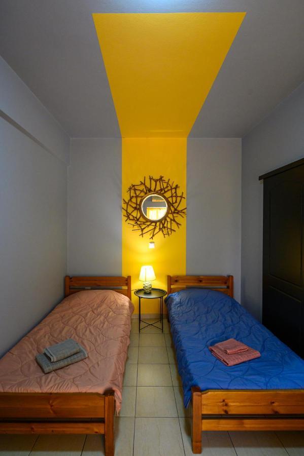 Rea Apartment II "1Minute From The Beach" Kalamata Exterior foto